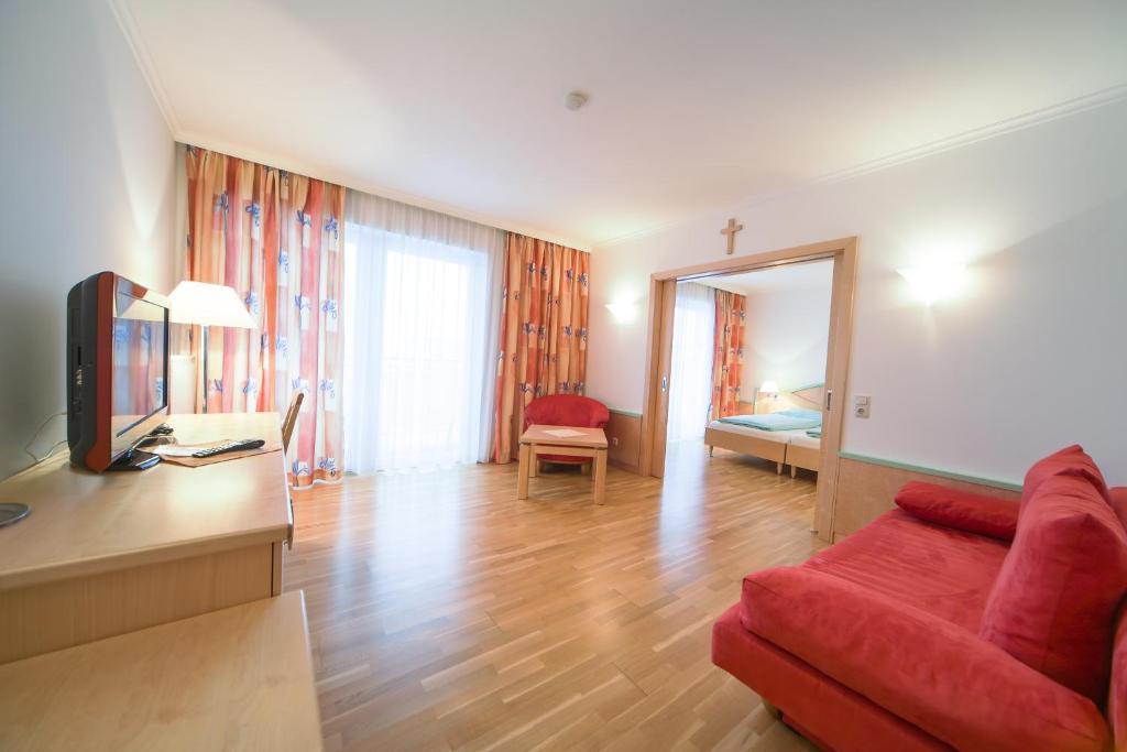 Hotel Zum Kirchenwirt Мариацелль Номер фото