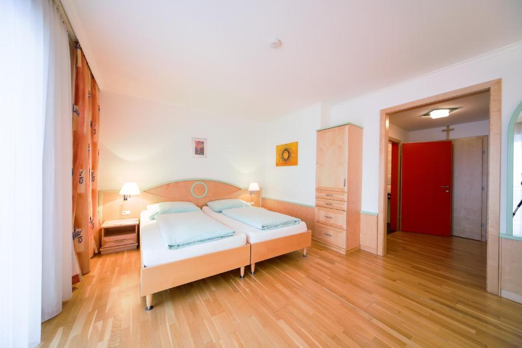 Hotel Zum Kirchenwirt Мариацелль Номер фото